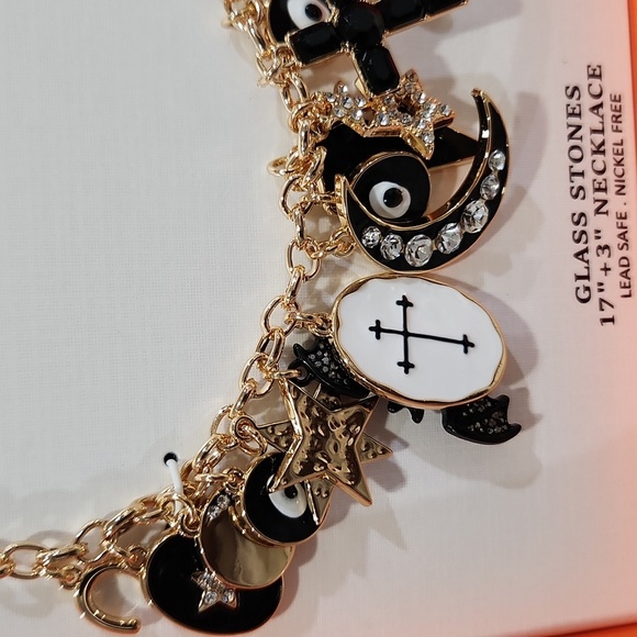 🔹️Piper k🔹️Gold and Black Charm Halloween Theme 17" Glass Stone Necklace - Picture 4 of 5